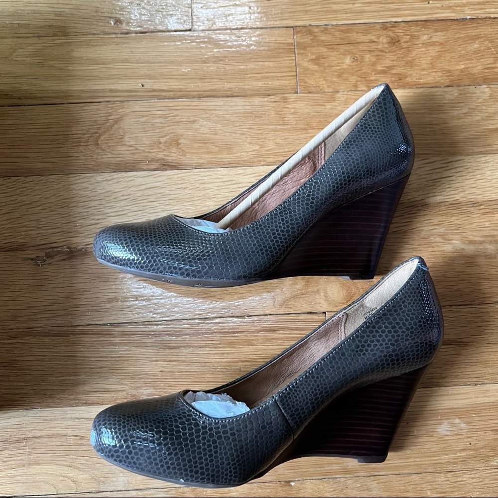 Clarks Mushroom Beige Wedge Heel (NWT)